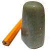 светлый округлый камень, неровный овальный оттиск (на 1-4 иер.)
